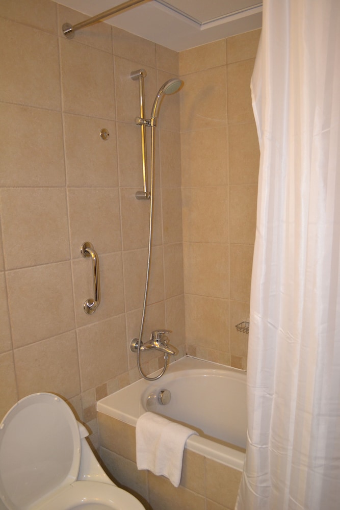 Sheraton Khalidiya Hotel 69/70
