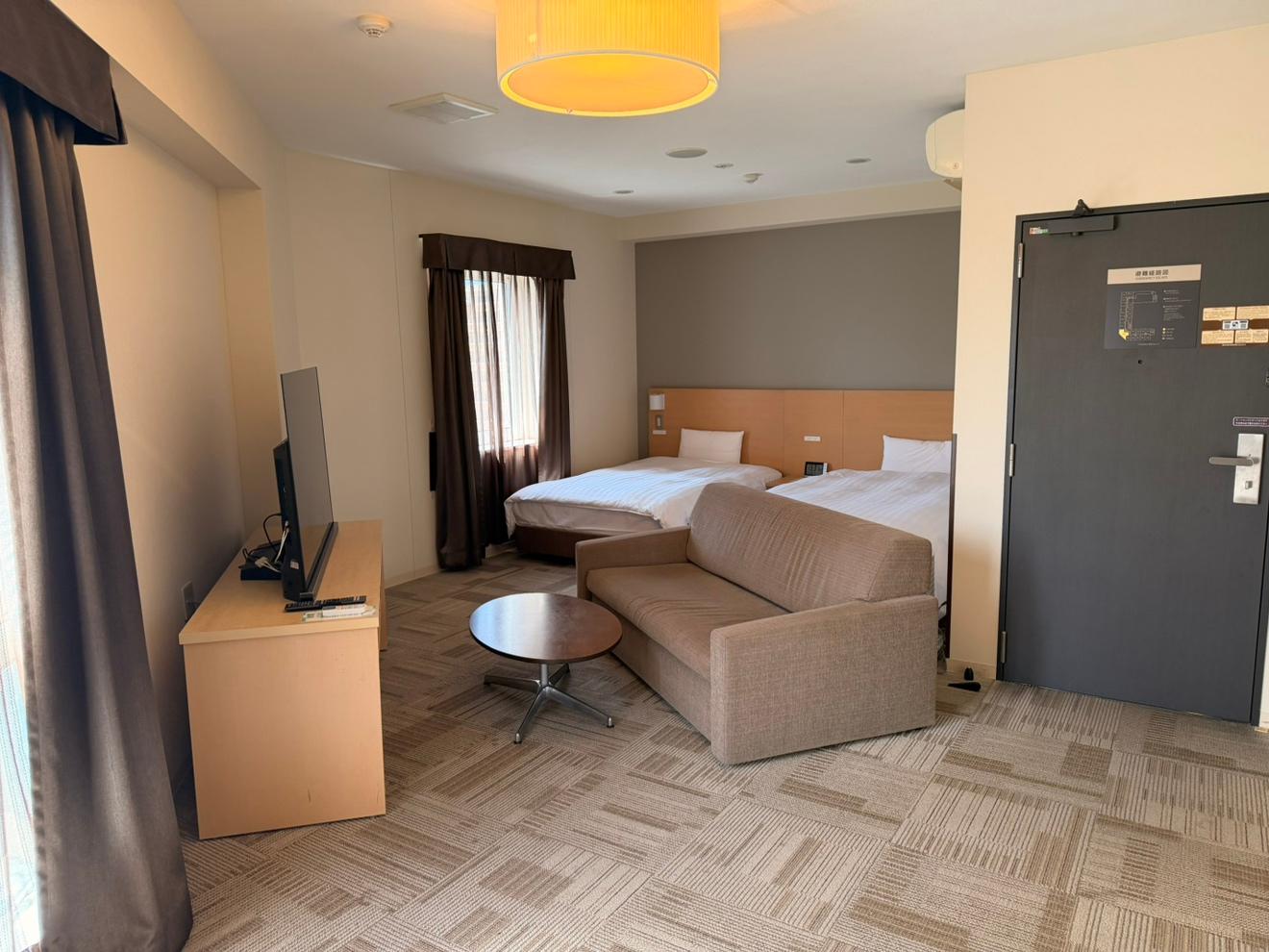 Deluxe, Twin Beds, Unit Bath