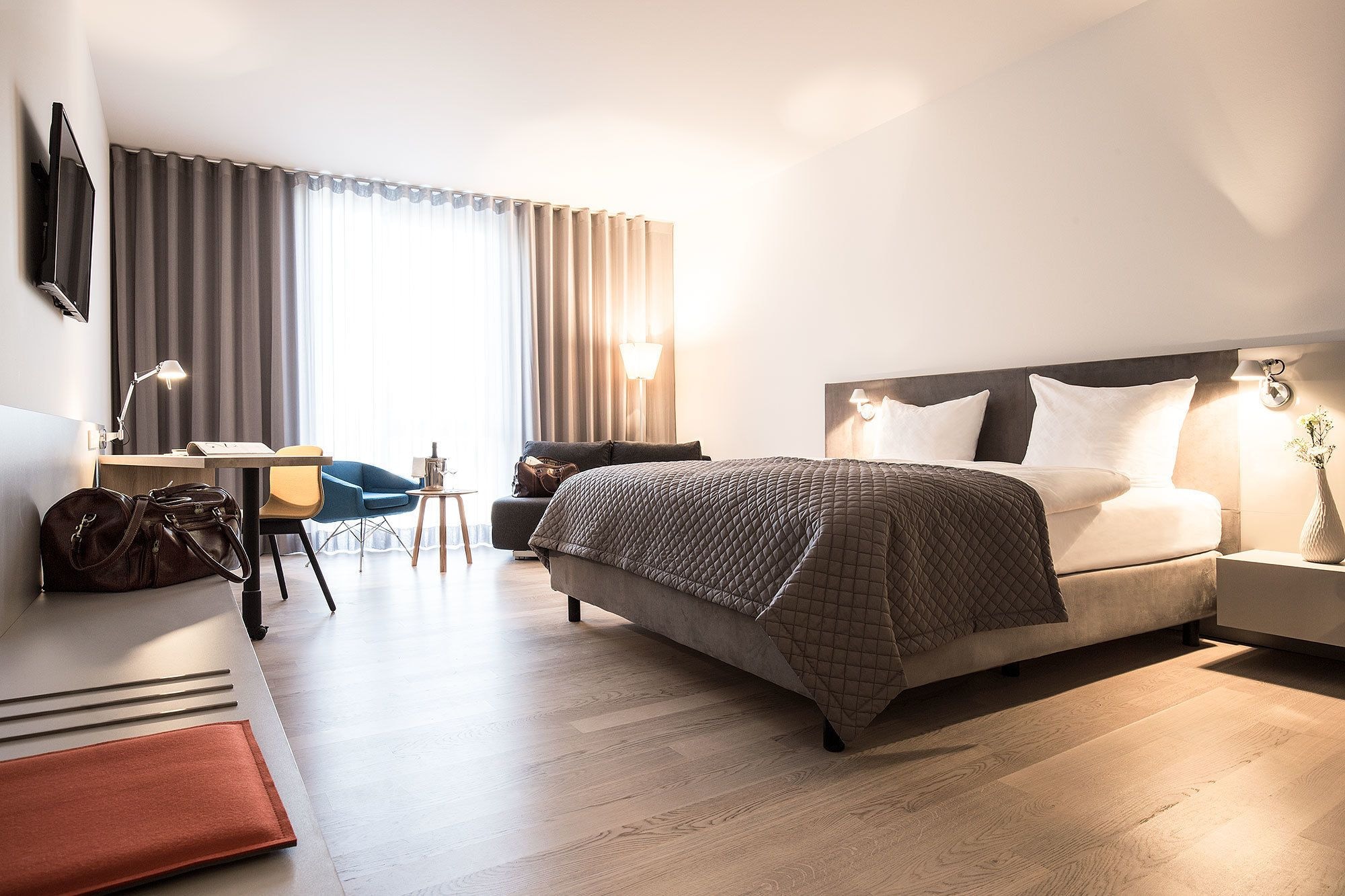 Plus, Comfort, Queen Bed, Sofa