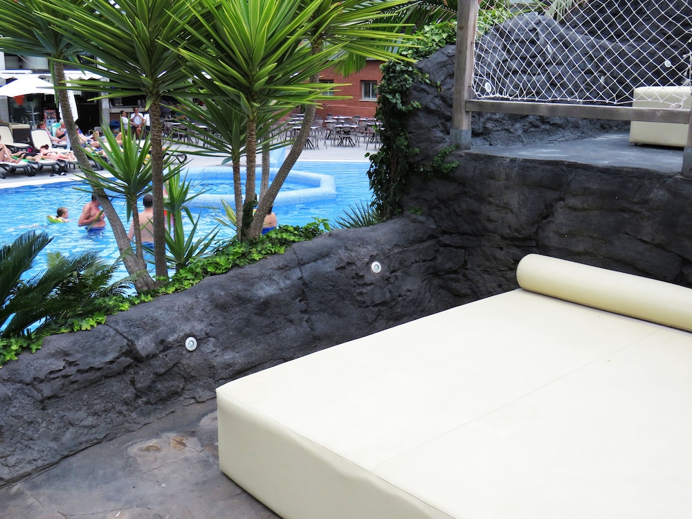 Papi Hotel 39/68