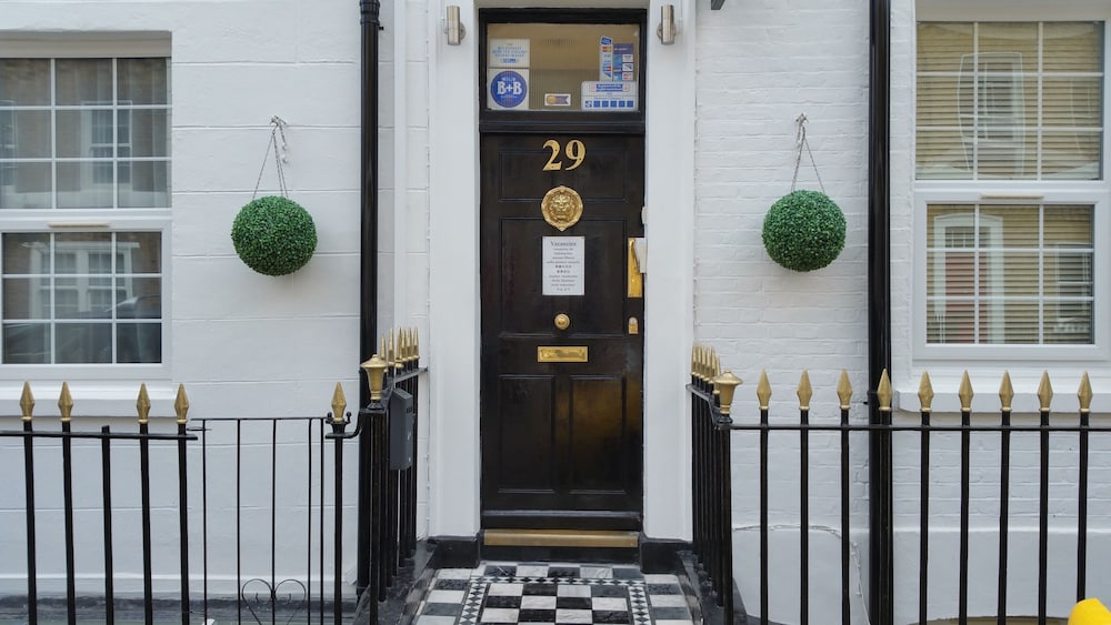 Chester Hotel Victoria 3/65