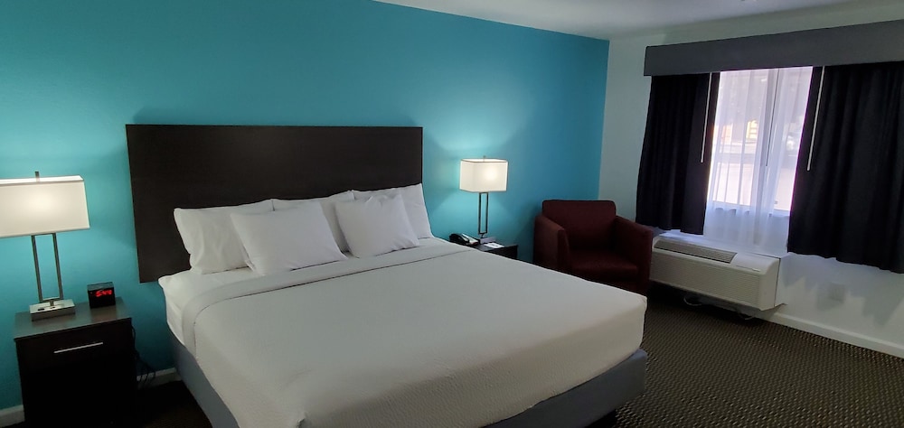 Travelodge by Wyndham Livonia/Canton/Novi Detroit Area 4/22