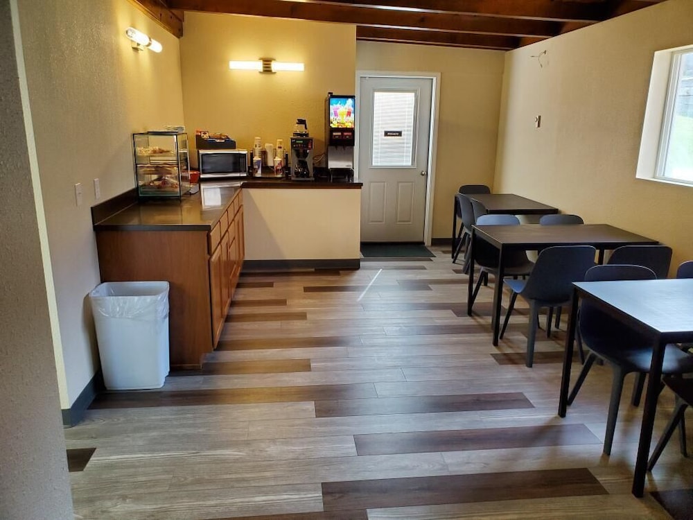 Bristlecone Motel 35/50