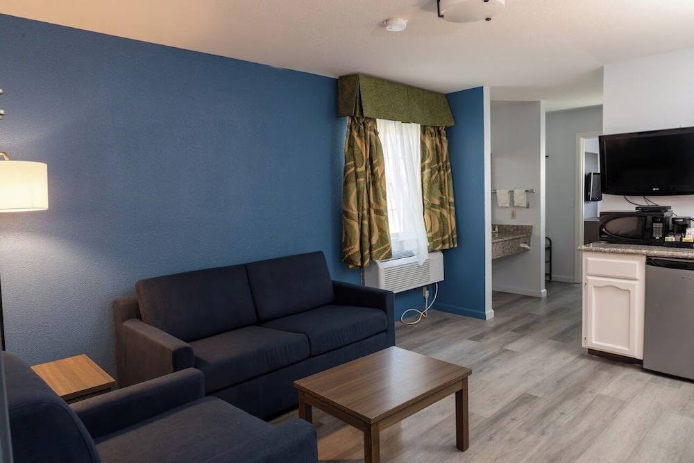 Quality Inn & Suites Tulare CA 28/50