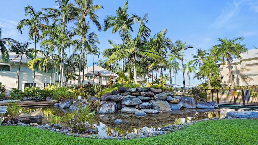 Coral Sands Beachfront Resort 51/59