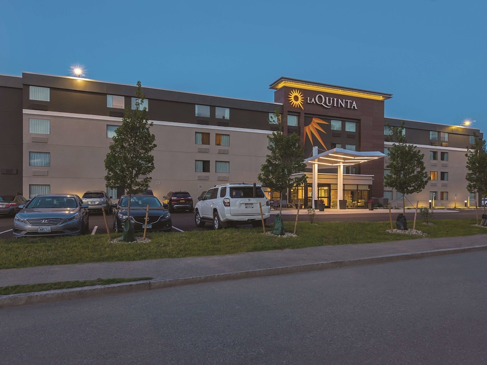 La Quinta Inn and Suites by Wyndham Portland in PORTLAND - ME