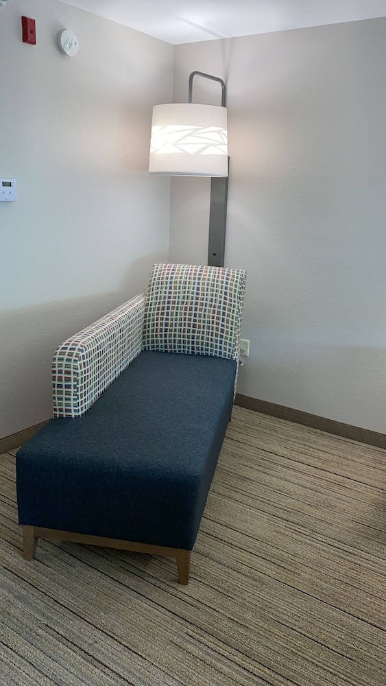 Holiday Inn Express Hotel And Suites Weston 24/54