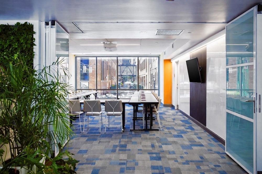 YOTEL Boston, Select by Hilton 47/79