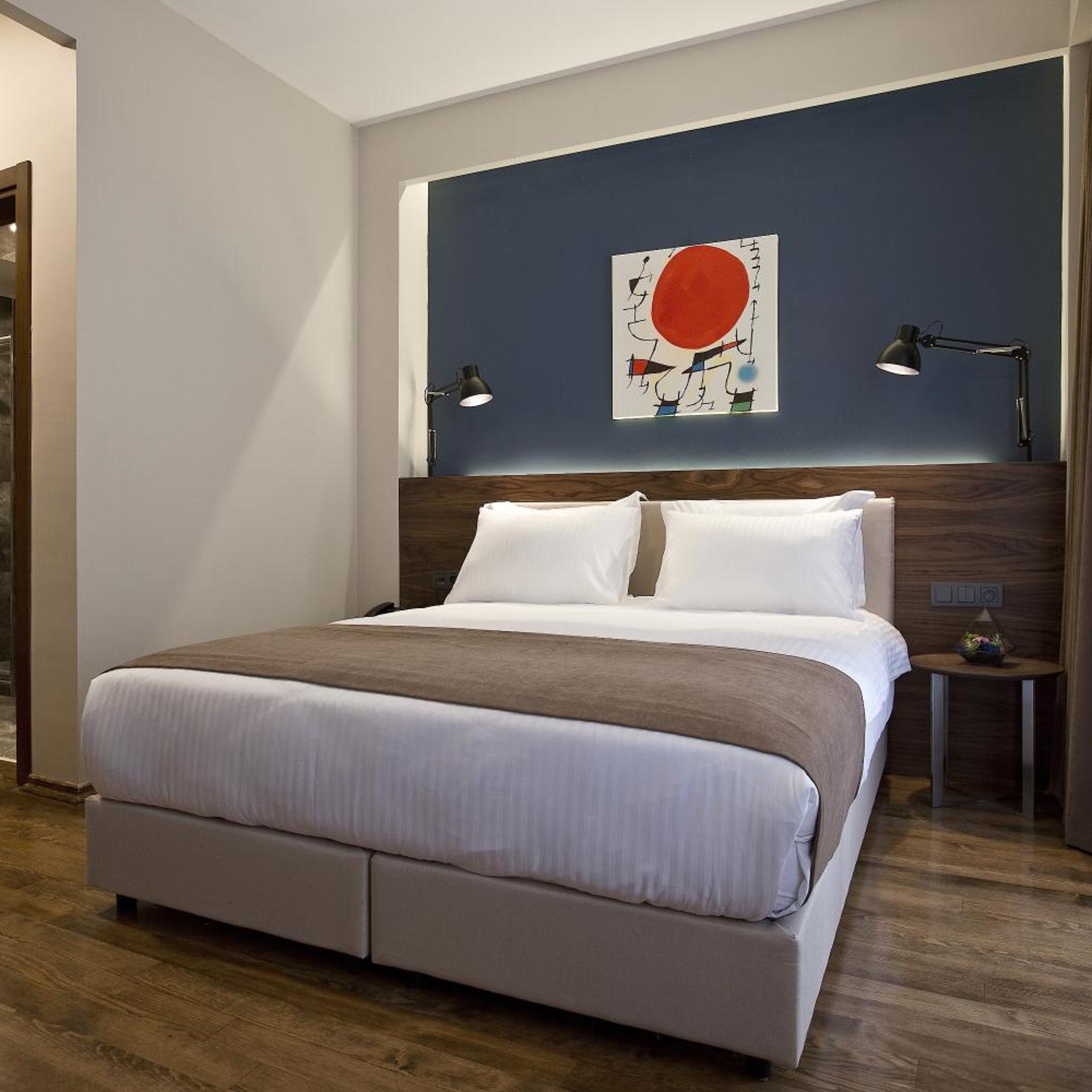 Deluxe, King Bed