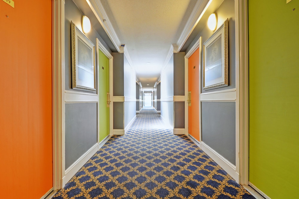 Red Lion Inn & Suites 6/69