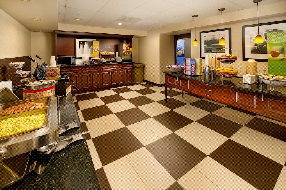 Hampton Inn and Suites San Antonio Airport 10/44