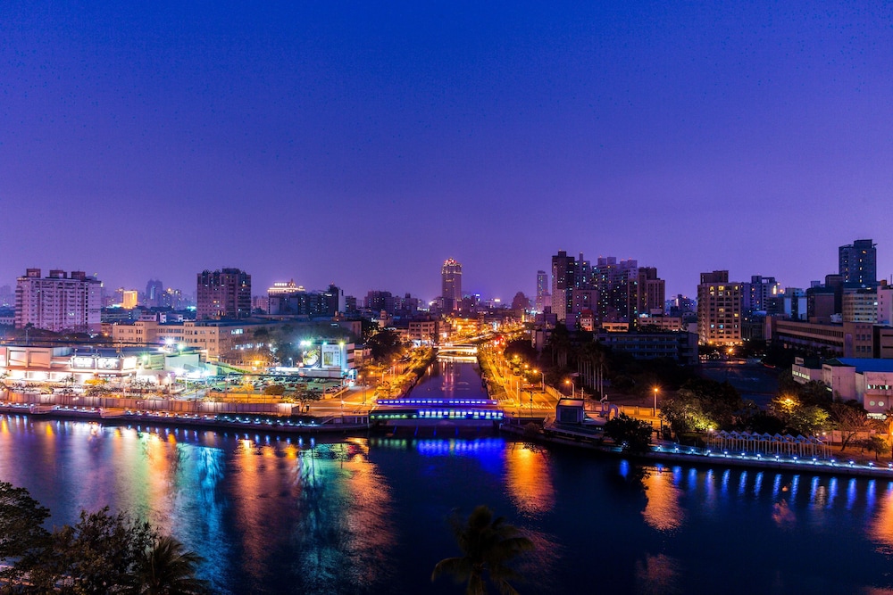 CHECK inn Express Kaohsiung Love River 62/66