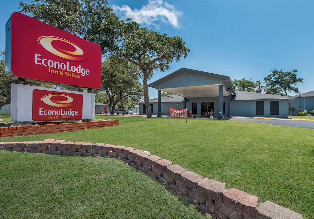 Econo Lodge Inn & Suites Fulton Rockport 34/41