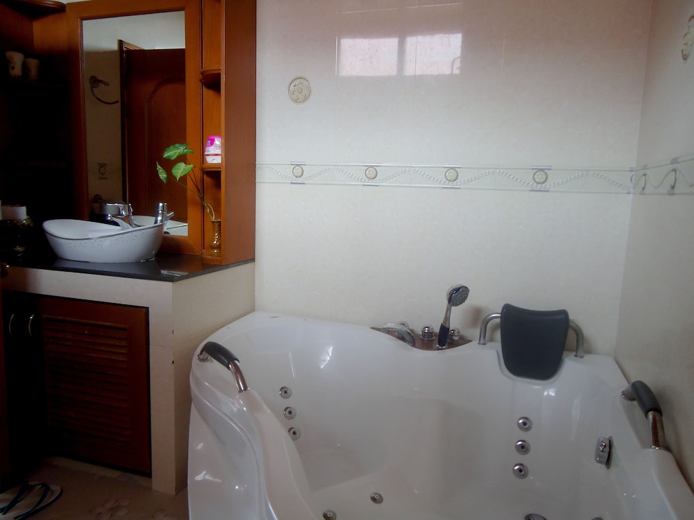 Ngamta Hotel 28/65