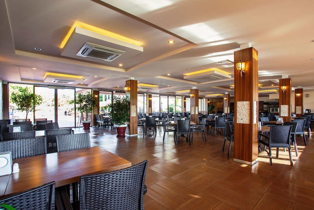 Club Hotel Turan Prince World 35/50