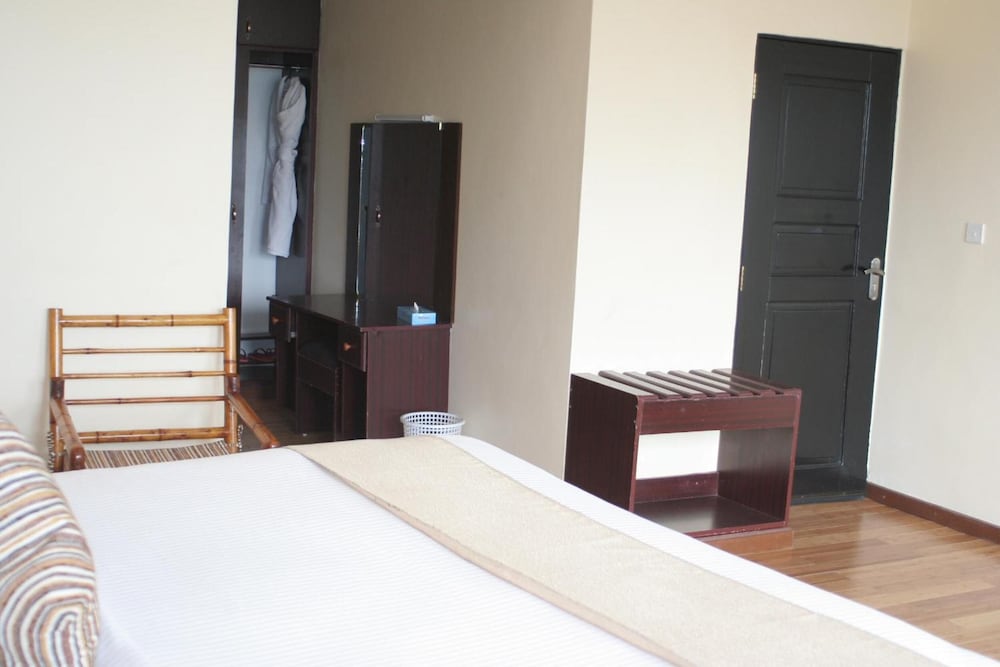 Peaks Hotel Limited 9/40