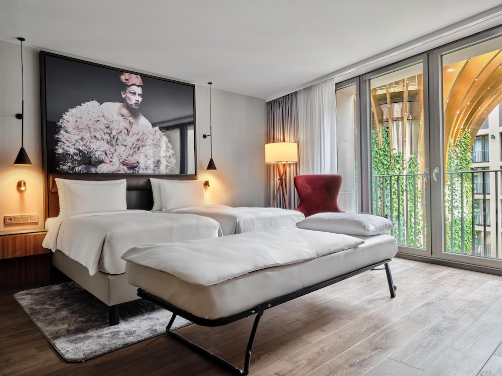 Radisson Collection Hotel, Berlin 18/68