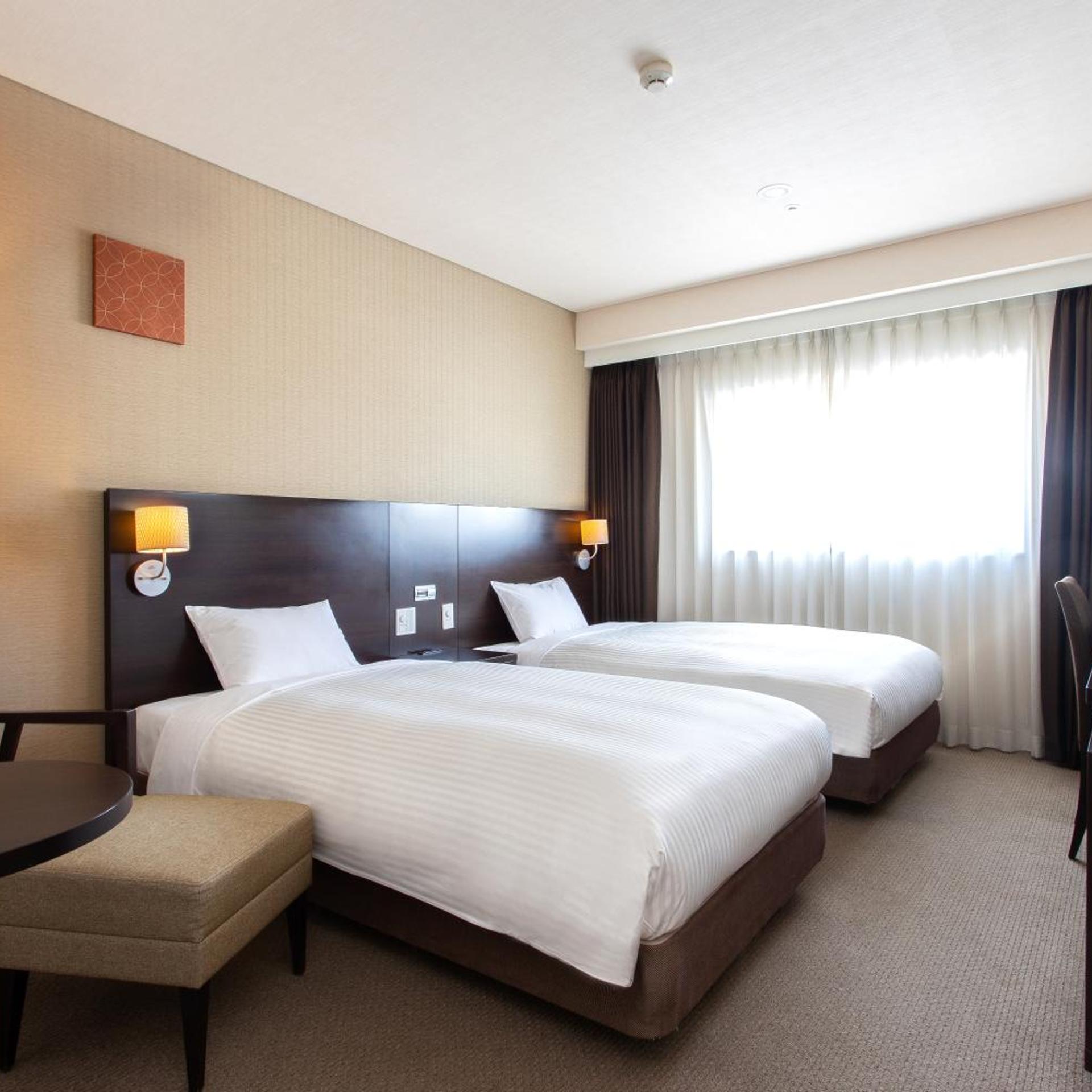 ROOM, TWIN BEDS