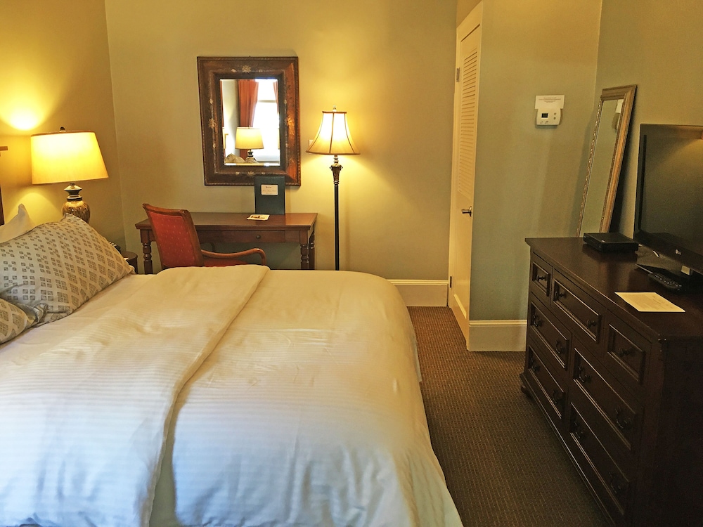 Morris House Hotel 11/50
