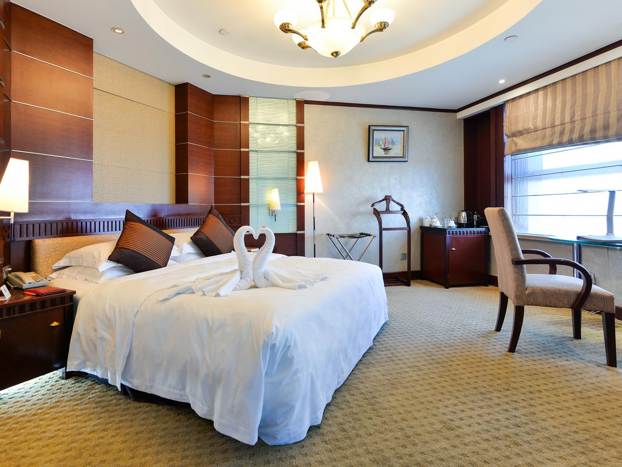 Executive, King Bed