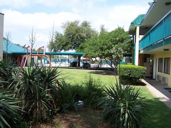 Rodeway Inn Arlington Entertainment District Area 6/41