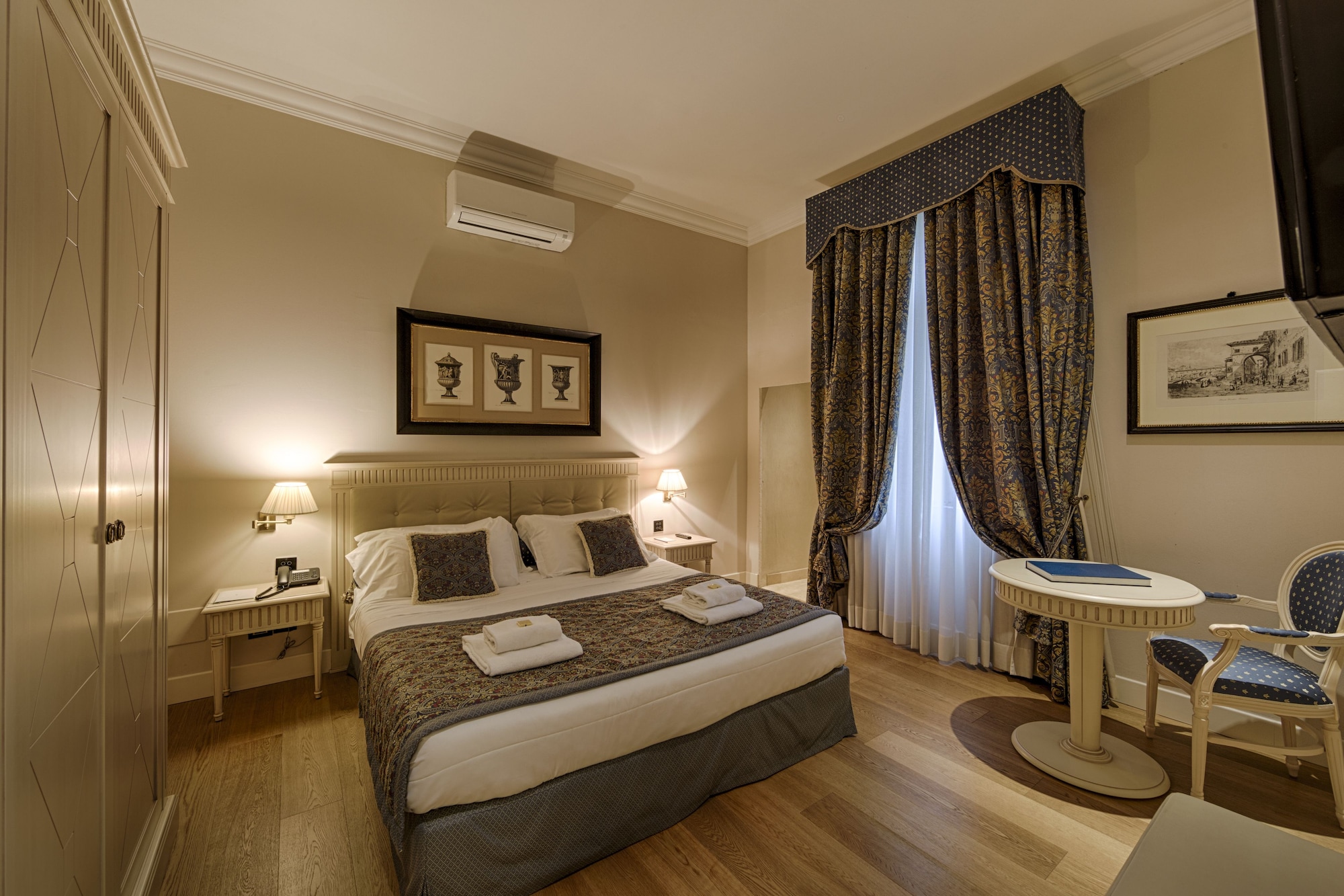 DELUXE, DOUBLE BED
