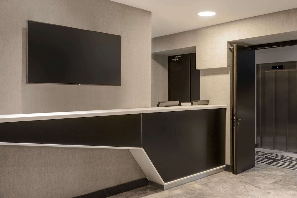 Ramada By Wyndham Budapest City Center 6/48