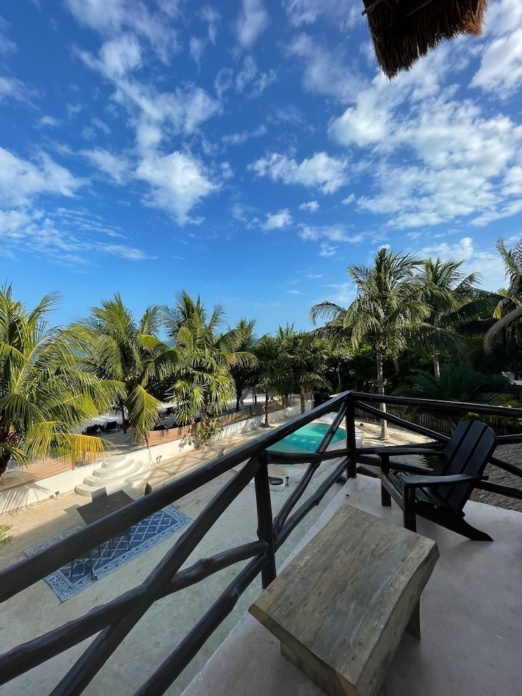 La Puerta Azul Beachfront Adults Only 26/50
