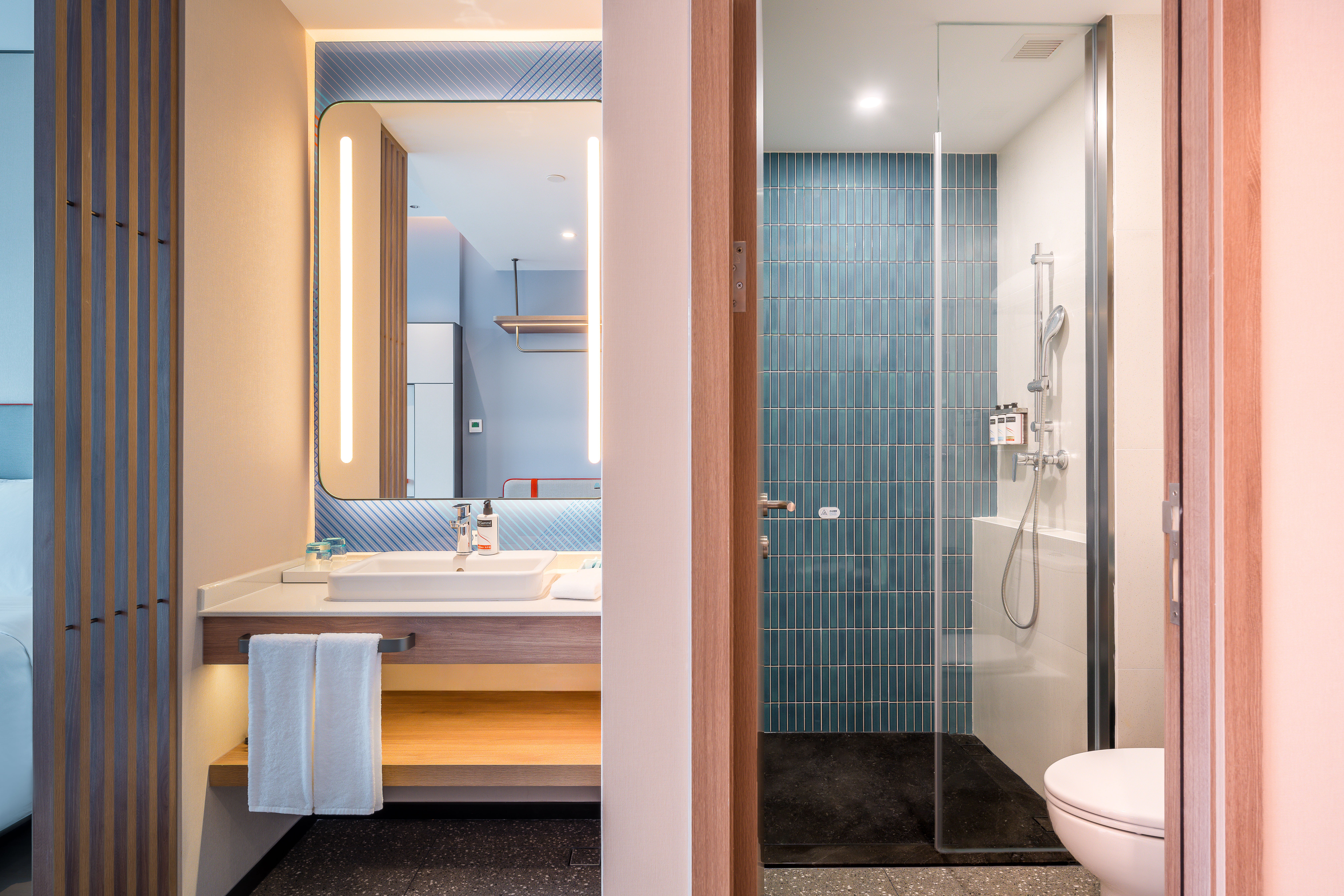 Holiday Inn Express Jiangmen East Station 50/51