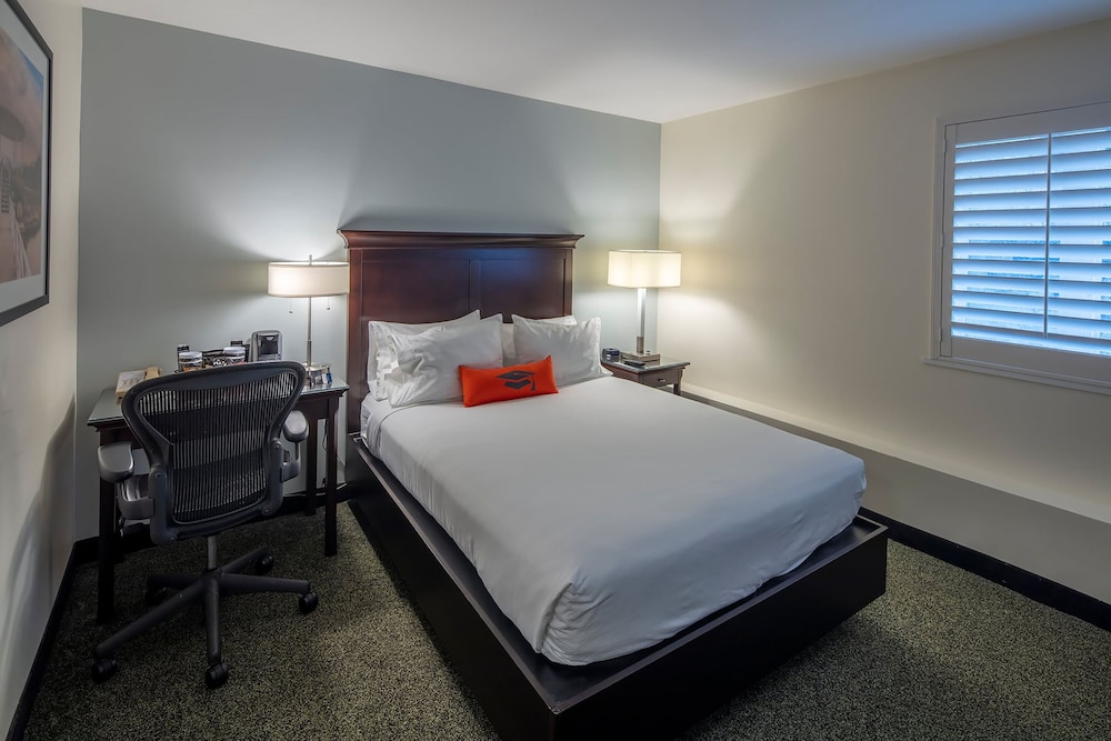 Collegian Hotel and Suites, Trademark Collection By Wyndham 15/59