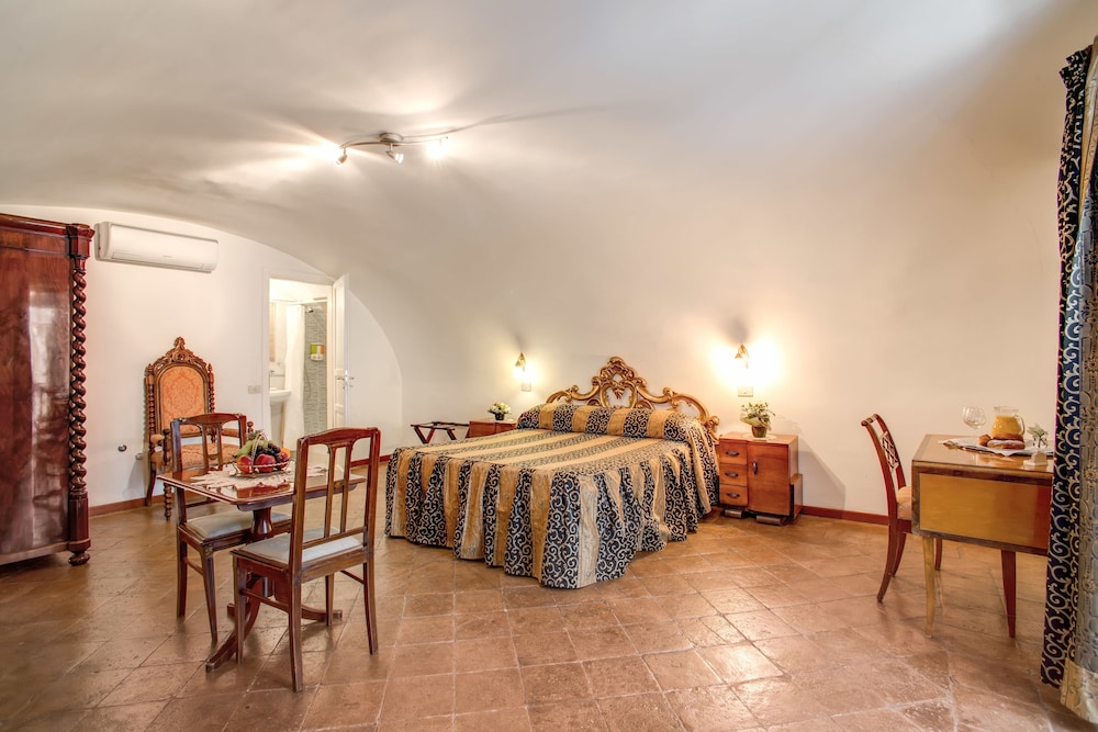 Navona Gallery Suites 32/50