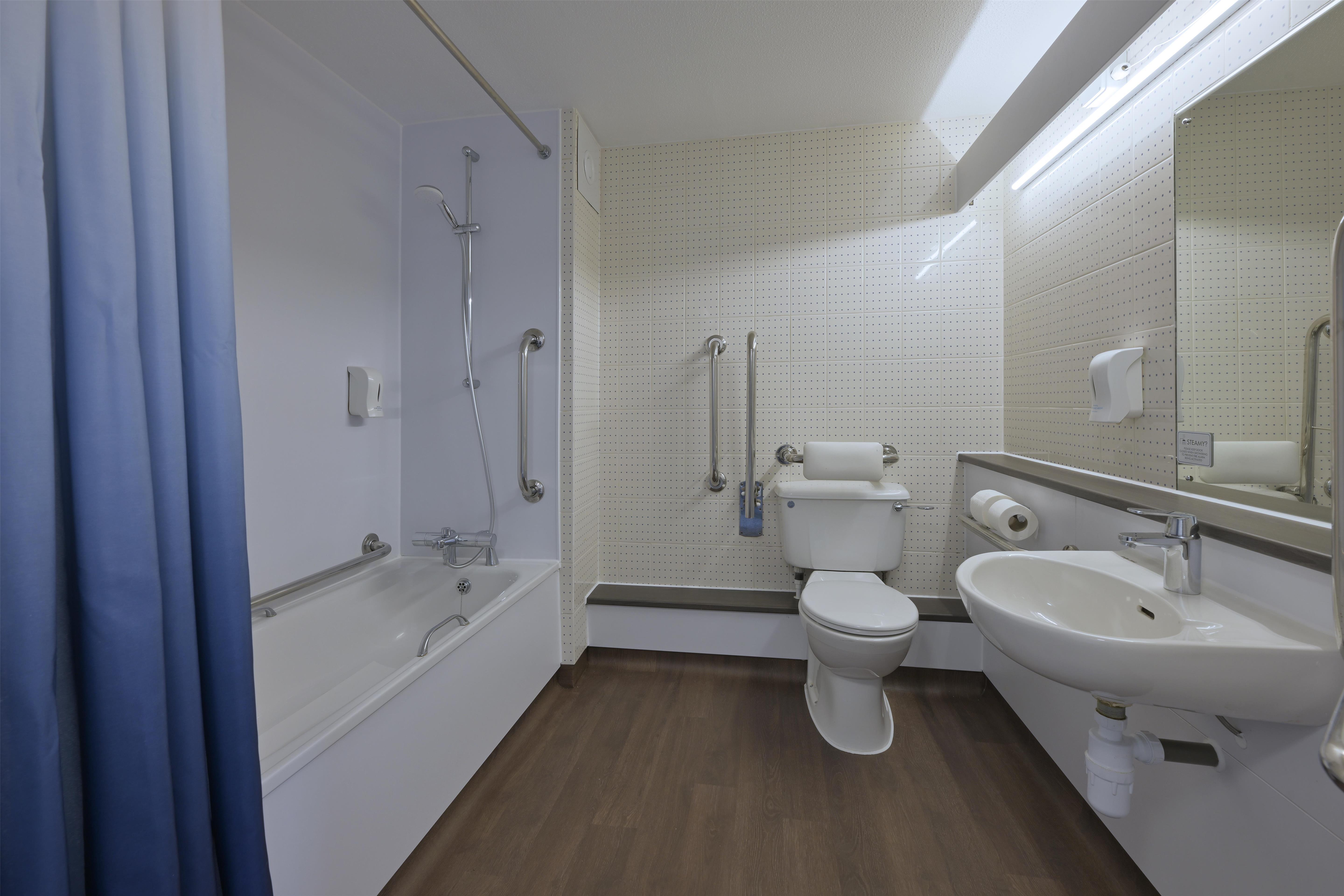 Travelodge Shrewsbury Bayston Hill 32/35