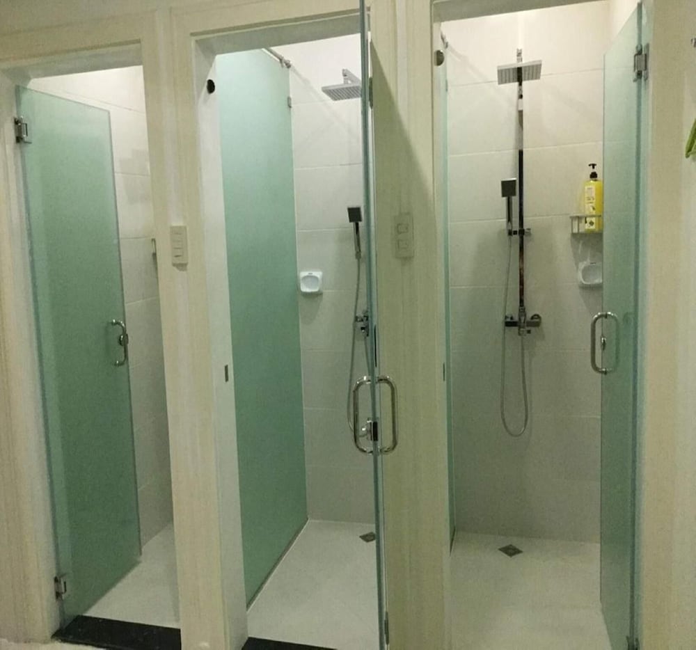 Townhouse OAK Makati Manila Near PNR Pasay Evangelista formerly VIP Suites 46/47