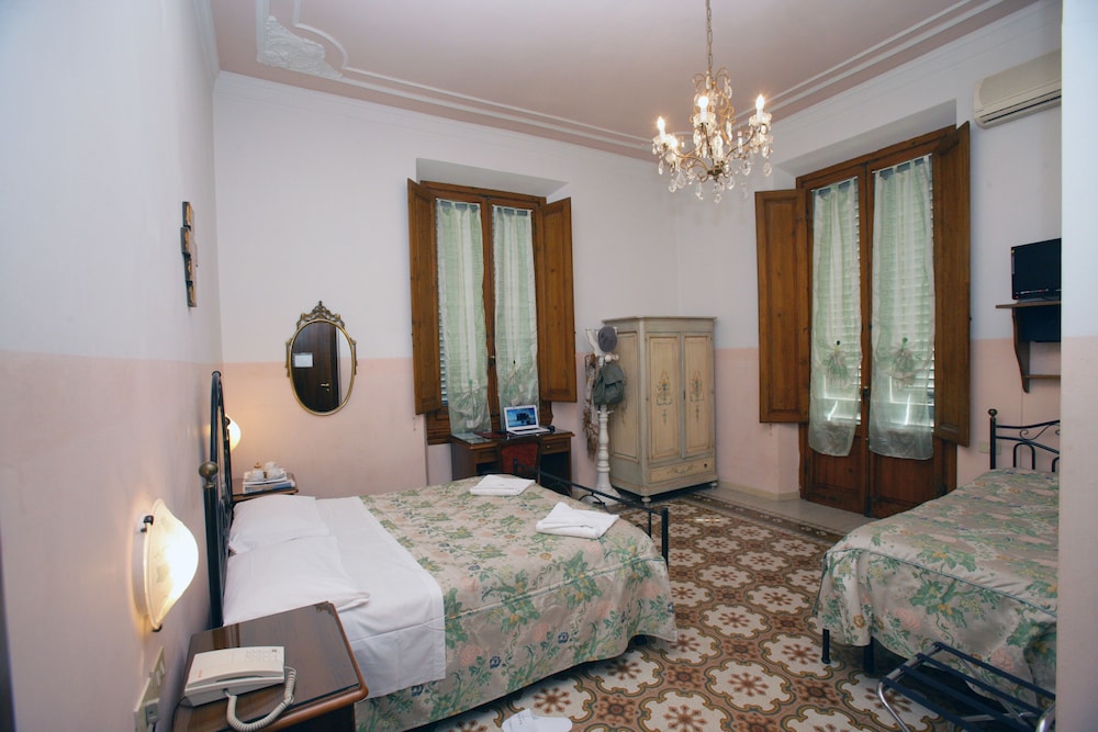 Hotel Desiree 26/62
