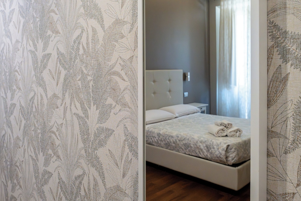 Borguese Executive Suites 4/30