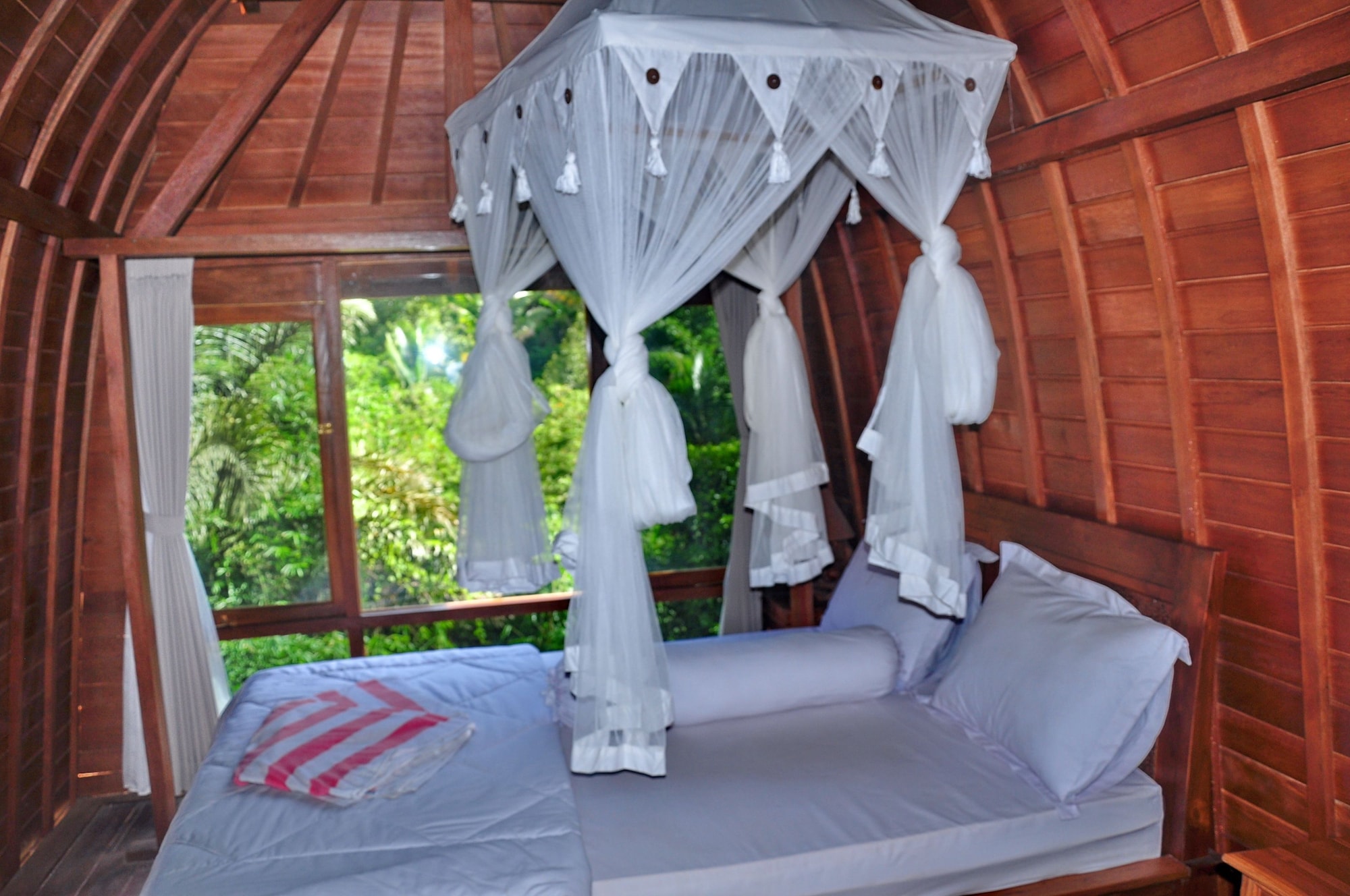 WOODEN, HOUSE, QUEEN BED