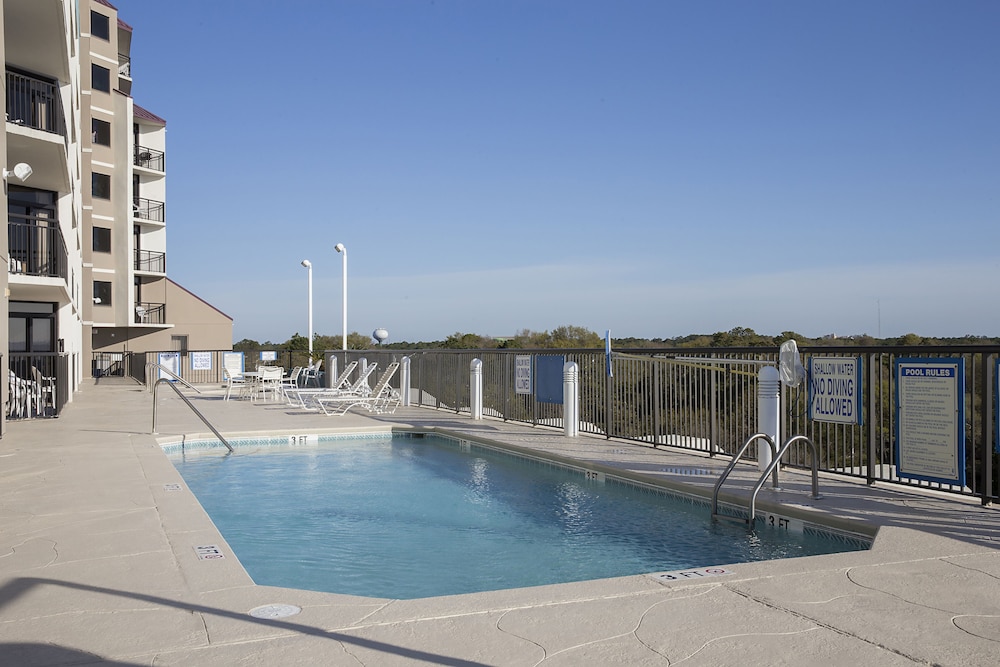 Grande Shores Ocean Resort 7/84