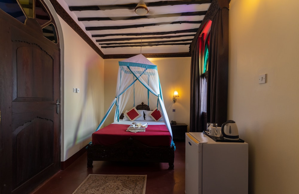 Dhow Palace Hotel 31/75