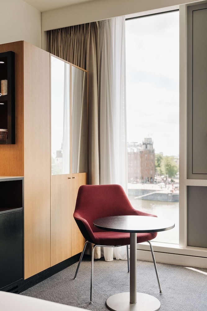 Doubletree By Hilton Amsterdam Centraal Station 84/88
