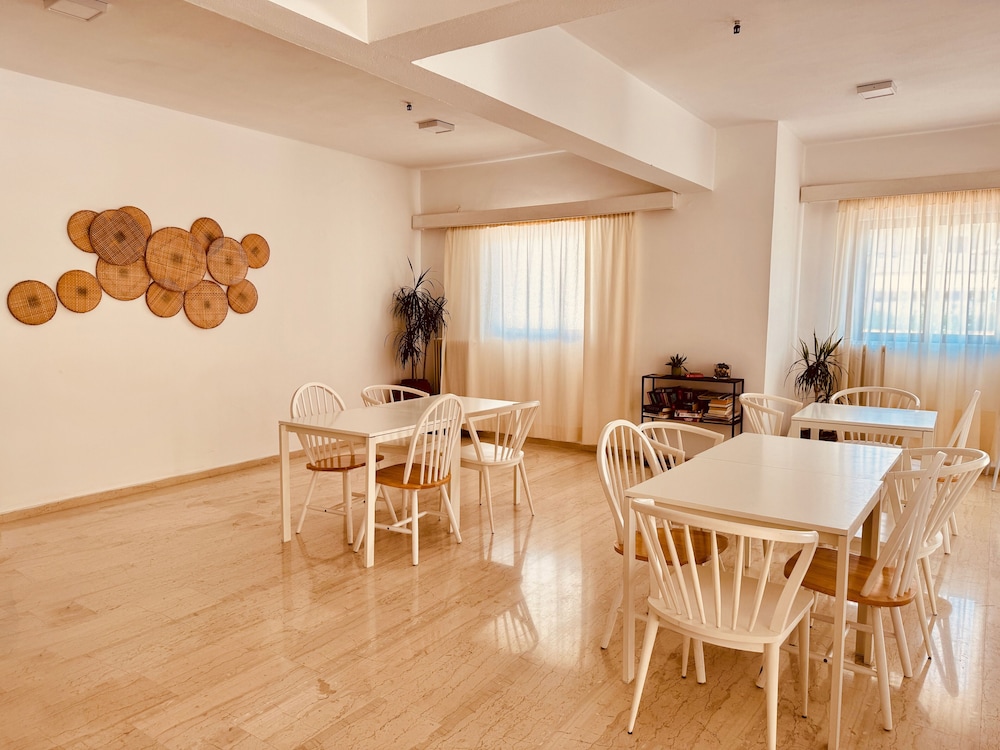 DOMENICA HOTEL 38/49