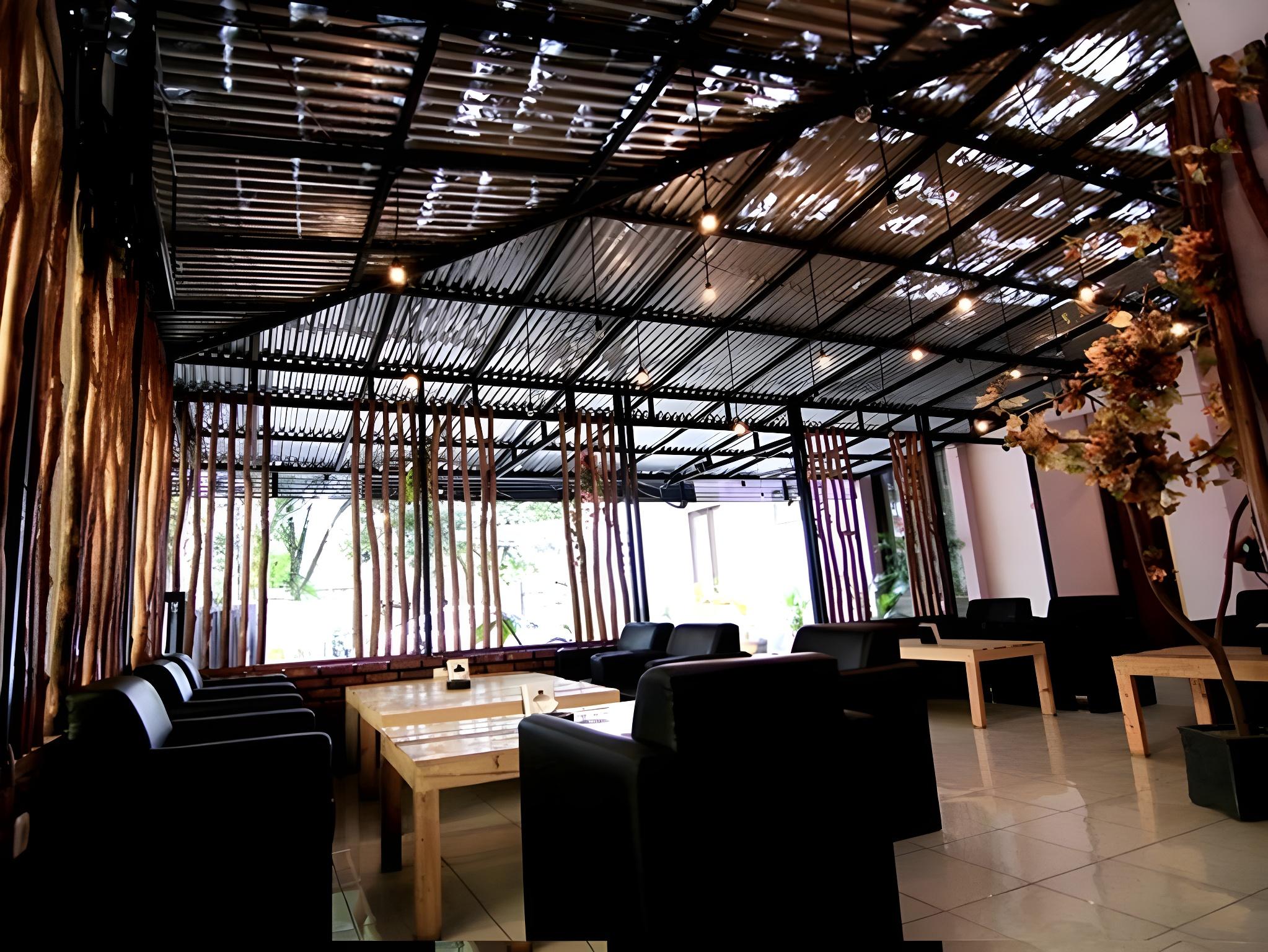 Latief Inn 9/33