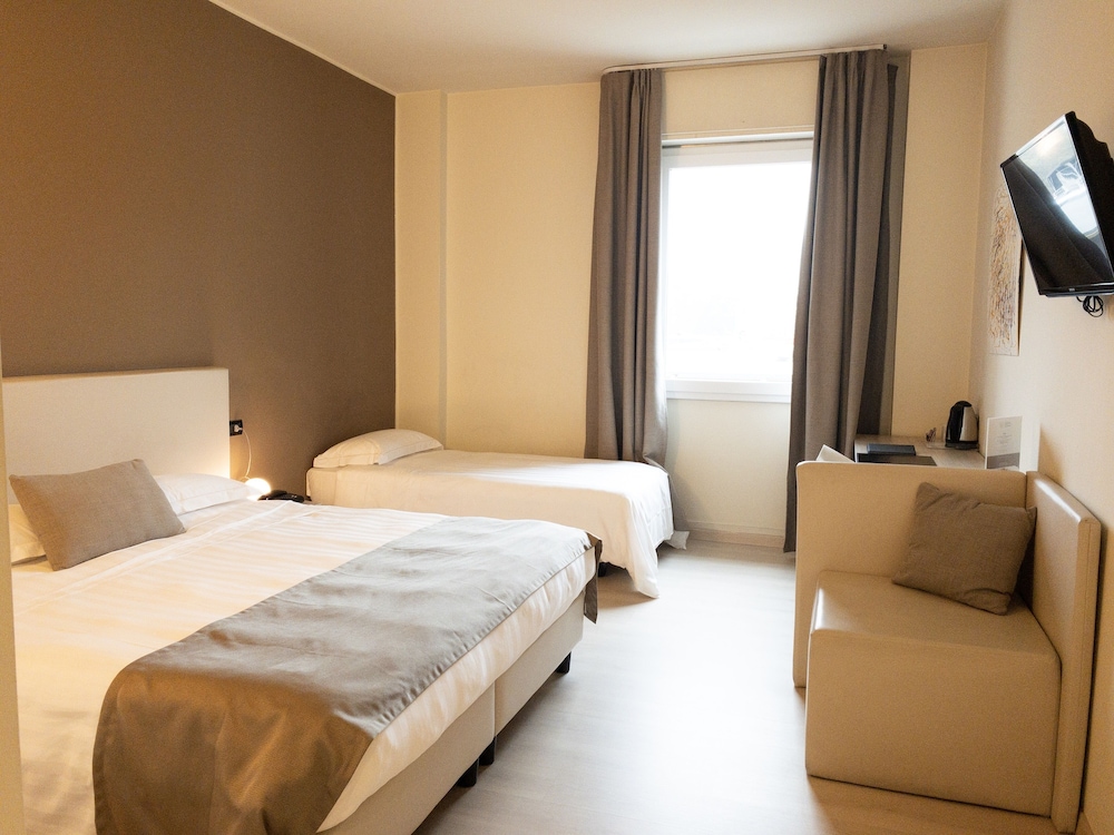 2 Bedrooms, Junior Suite