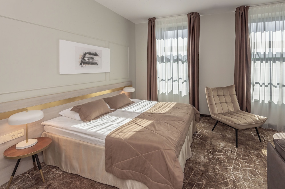 Old Port Hotel 18/50