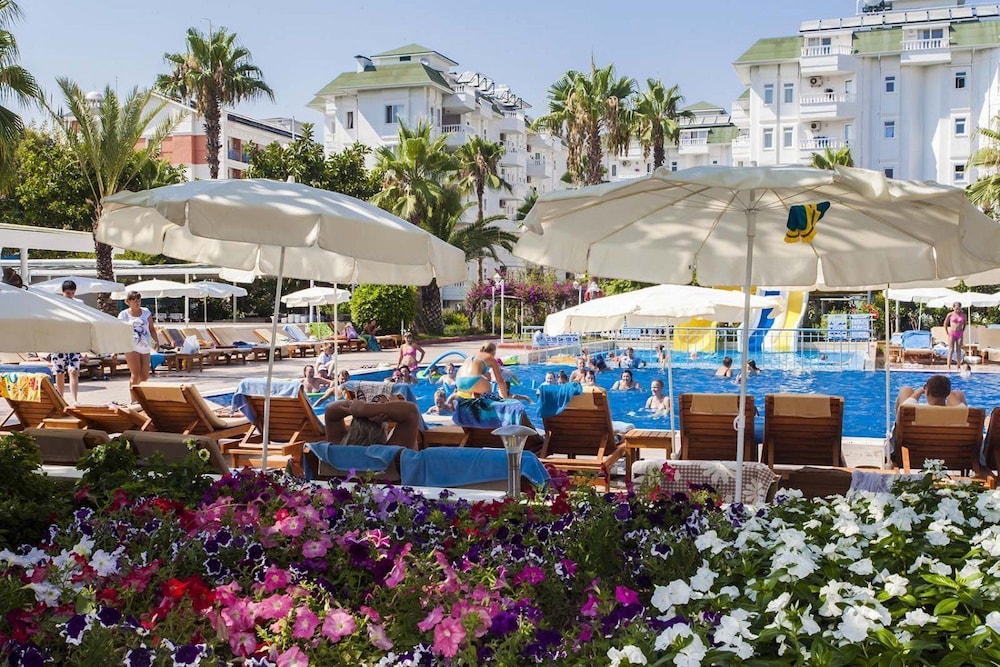The Garden Beach Hotel 38/50