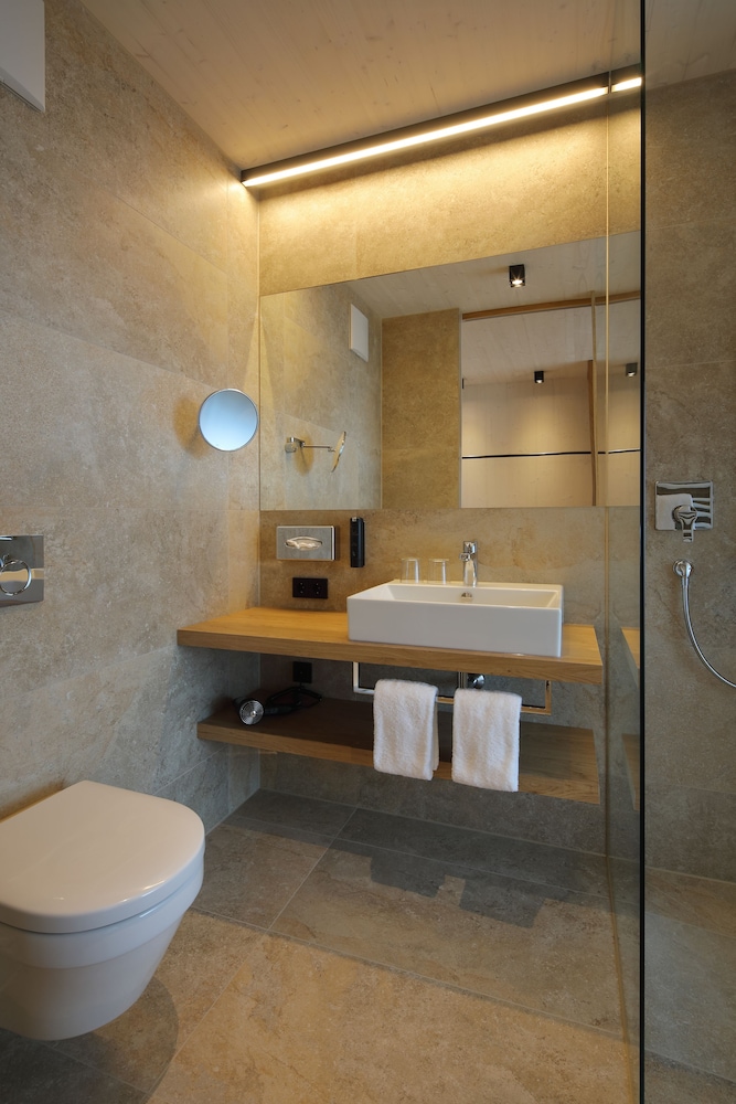 2ND Home Hotel 39/43