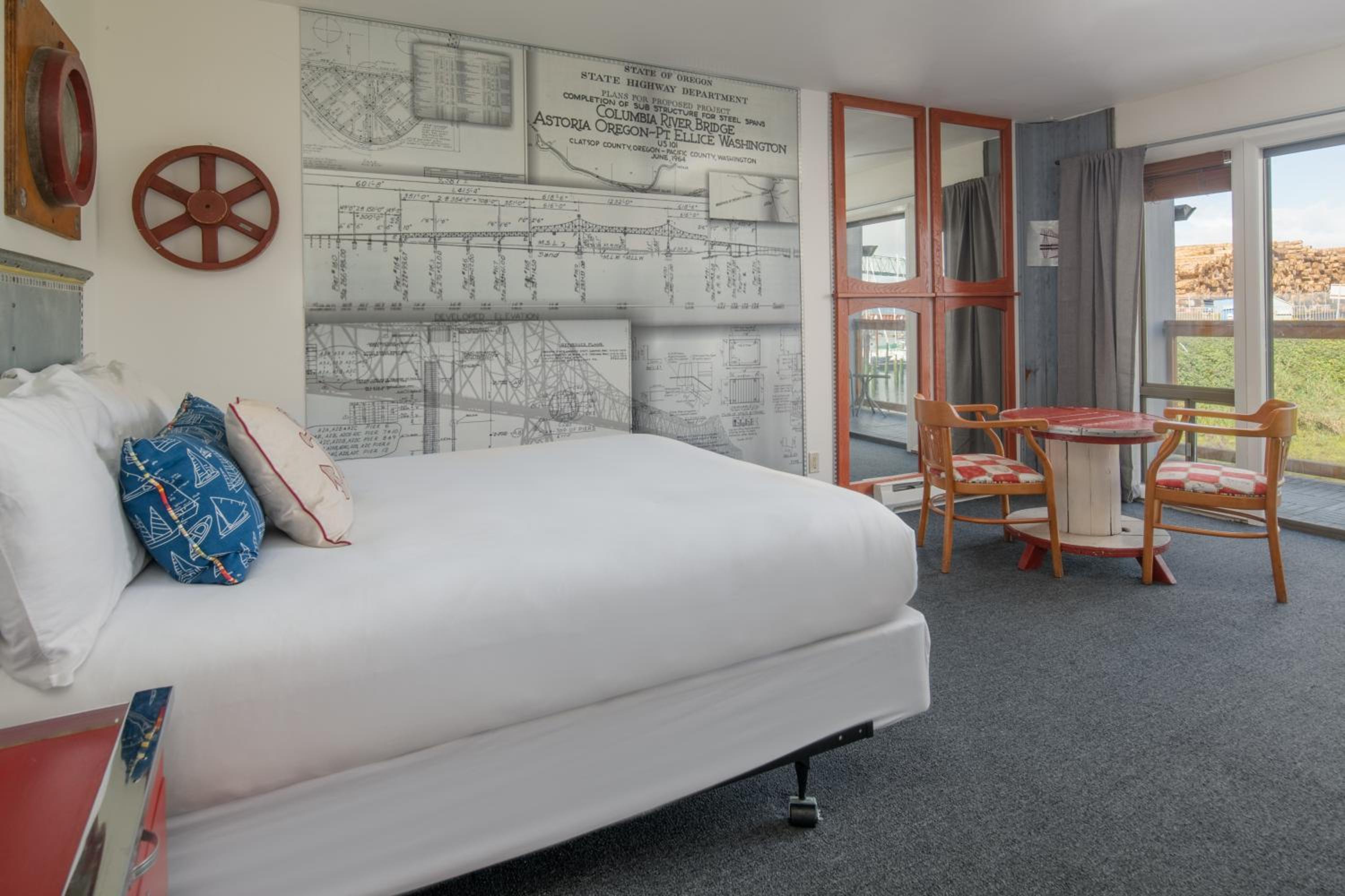 Theme, Premium, Queen Bed, Marina View, Balcony