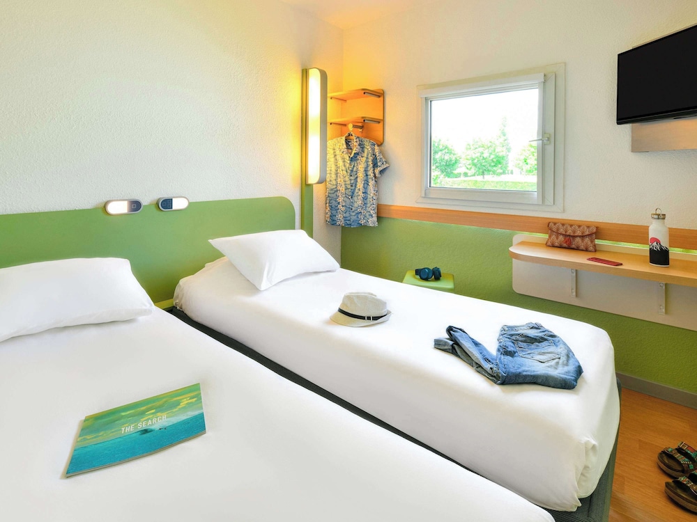 غرفة ثلاثية بسرير مزدوج وسرير بطابقين، Ibis Budget Clermont Ferrand Sud Aubiere 2/9
