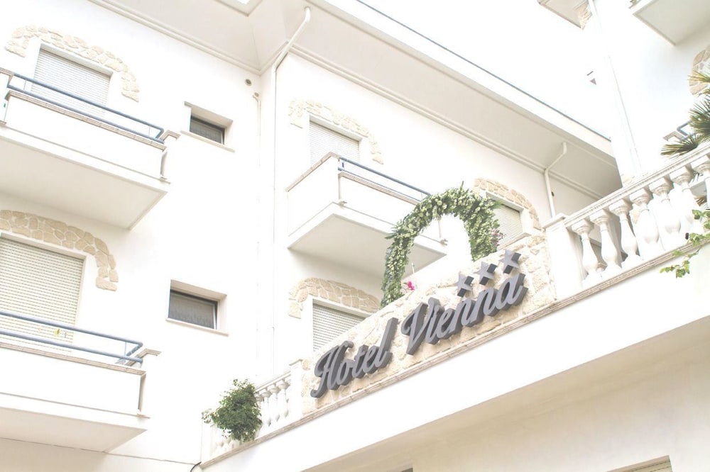 Vienna Hotel 2/46