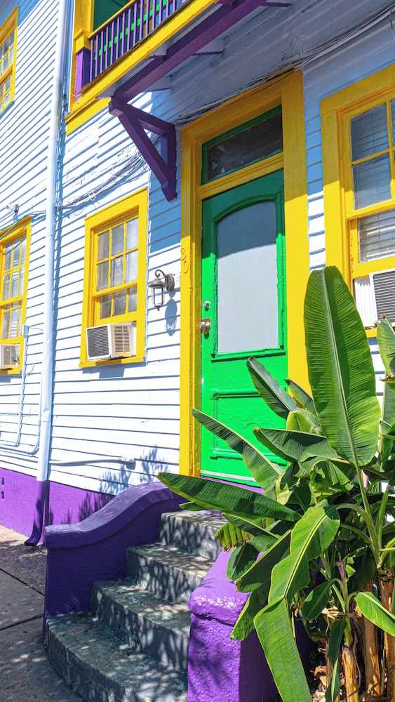 Historic Mardi Gras Inn 33/50