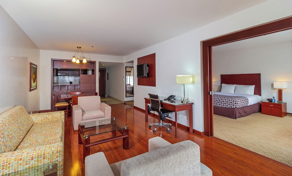 FAMILY, MULTIPLE BEDS